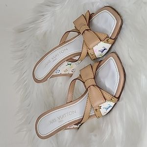 💯Authentic Louis Vuitton Wedge  Size 35🍀